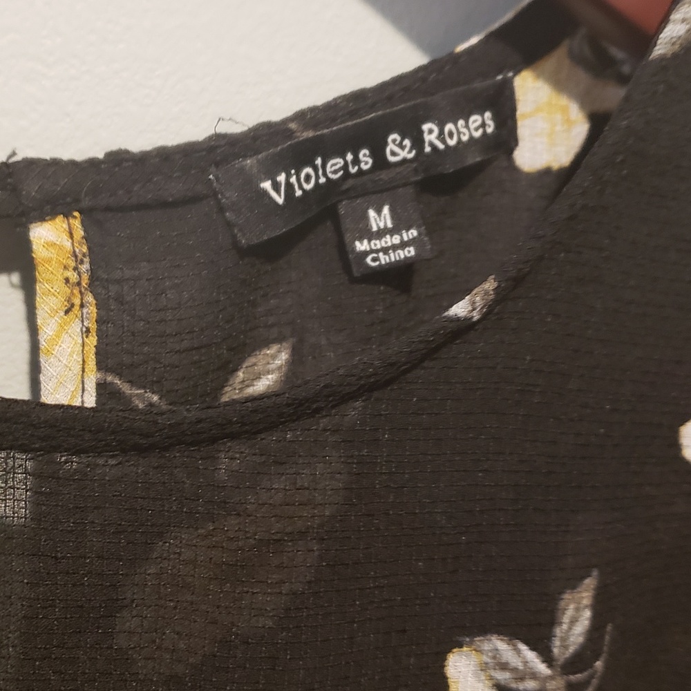 Violets & Roses Emberly Cold Shoulder Top - Picture 3 of 5